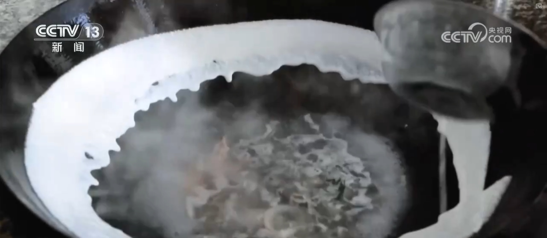 特色小吃串点成线变身“流量密码” “美食+”延伸文旅消费链条