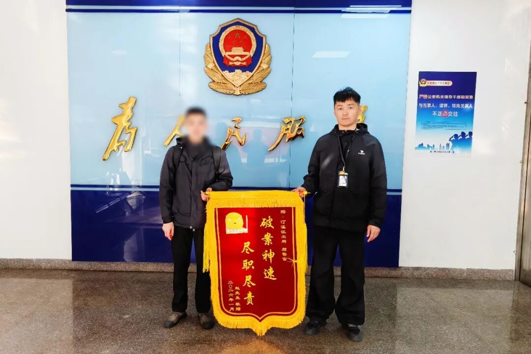 事发厦门同安,一男子背包遗失,报警并印制200份寻物启事,18小时后包找到了! 事发厦门同安,一男子背包遗失,报警并印制200份寻物启事,18小时后包找到了!