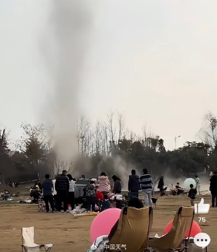 成都出现的为尘卷风非龙卷风