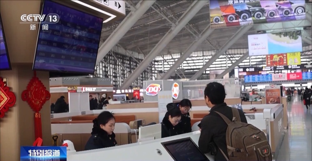 “轻装行”+行李摆放“窍门” 让春运乘火车更轻松