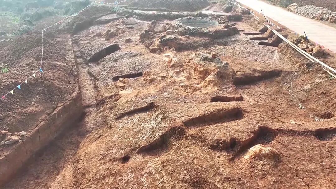 红河州发现两千多年前青铜工匠墓地 红河州发现两千多年前青铜工匠墓地