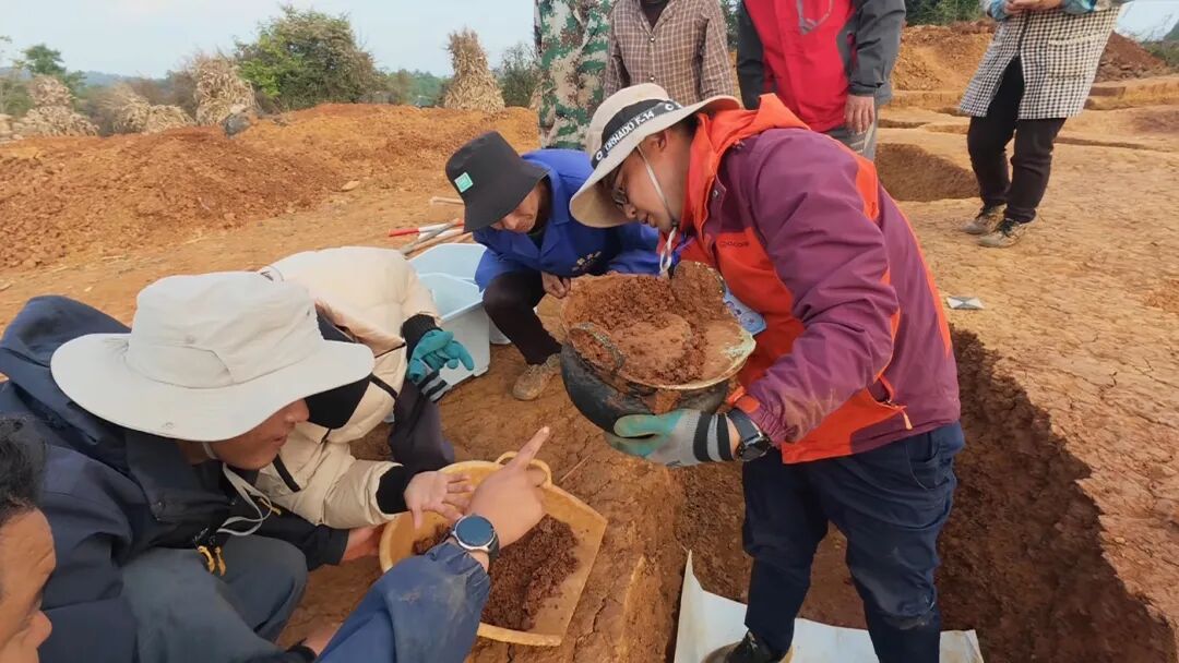红河州发现两千多年前青铜工匠墓地 红河州发现两千多年前青铜工匠墓地
