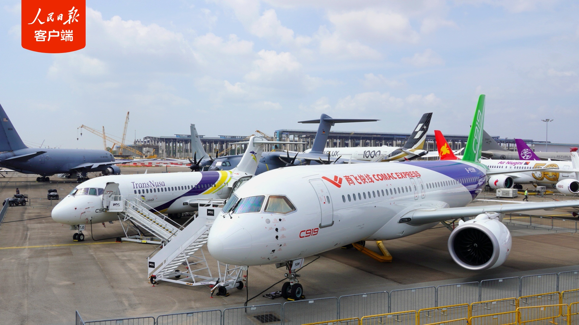 C919、C909联袂亮相新加坡航展 C919、C909联袂亮相新加坡航展