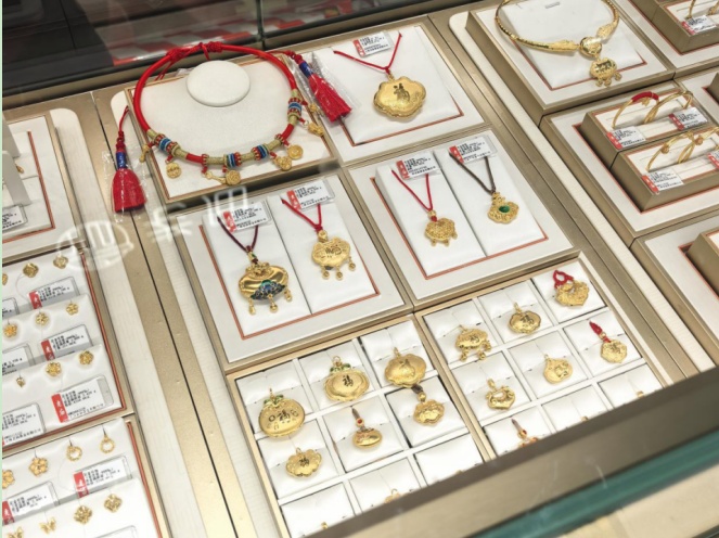 金价“过山车”:买贵的能退吗?记者实地探访...... 金价“过山车”:买贵的能退吗?记者实地探访......