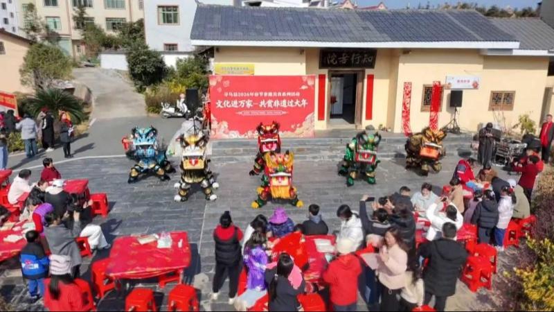 江西寻乌：巧手捏“蟹”迎新春 香酥年味飘万家