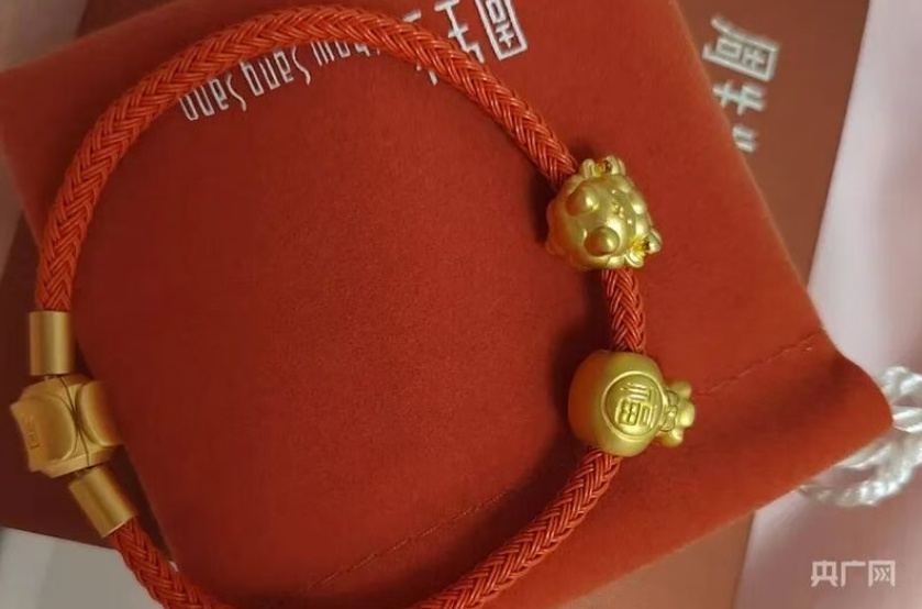 足金挂坠检出铁?监管部门介入,周生生回应 足金挂坠检出铁?监管部门介入,周生生回应