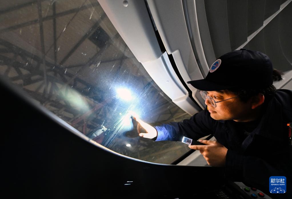 动车“医生”守夜护航春运