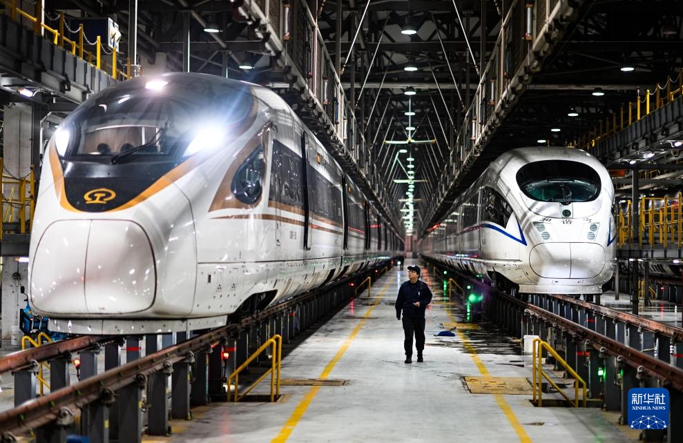 动车“医生”守夜护航春运