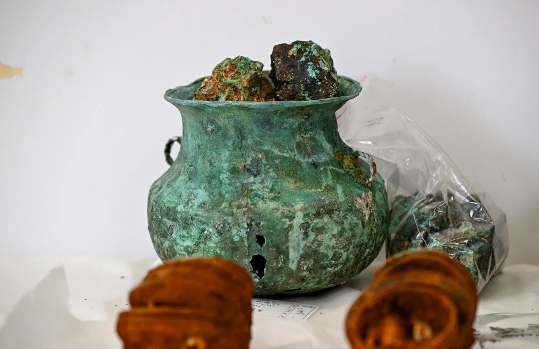 红河州发现两千多年前青铜工匠墓地 红河州发现两千多年前青铜工匠墓地