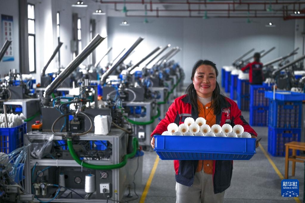 贵州锦屏:小小羽毛球成就县域大产业 贵州锦屏:小小羽毛球成就县域大产业