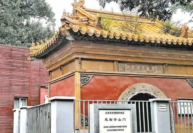 300多年来，北大西门外这两座山门，究竟藏着什么故事？