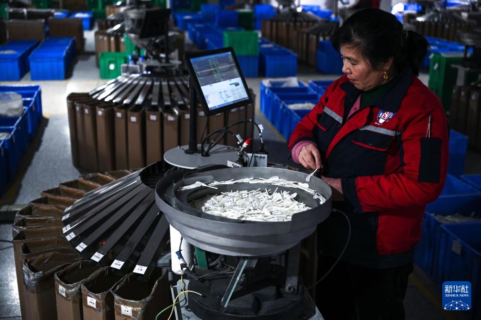 贵州锦屏:小小羽毛球成就县域大产业 贵州锦屏:小小羽毛球成就县域大产业