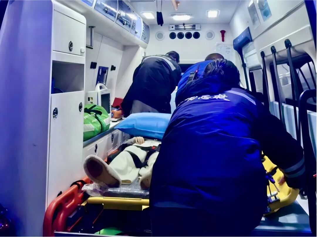 女子在飞机上突然休克晕倒！航班紧急备降福州机场