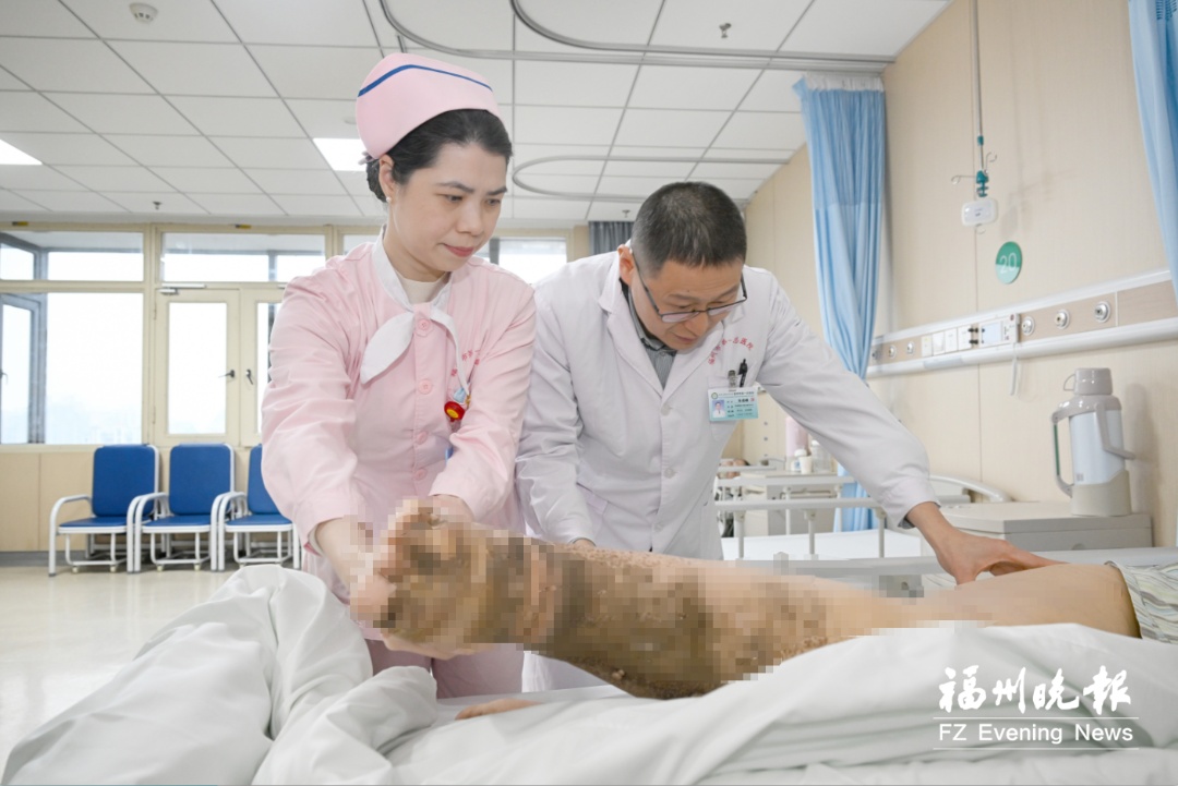 近11公斤重！如篮球般大小！福州一男子胯下长出肿物！医生：罕见！