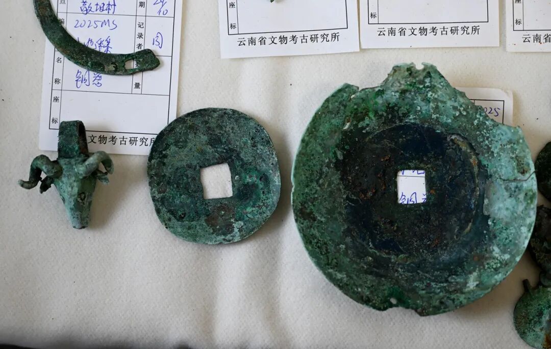 红河州发现两千多年前青铜工匠墓地 红河州发现两千多年前青铜工匠墓地