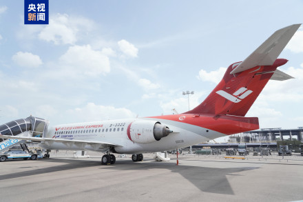 C919和C909亮相新加坡航展