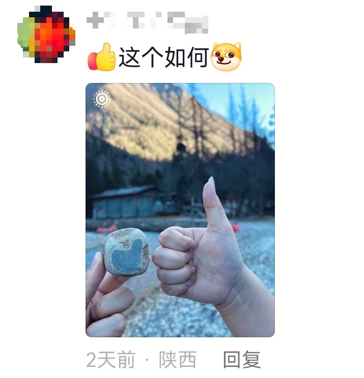 男子用10年收集12块“数字”石头，拼出一个“天然时钟”