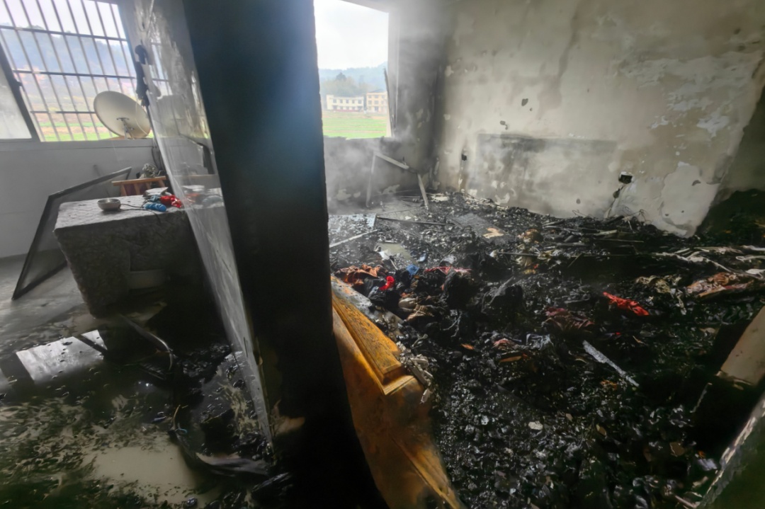 家长出门后，孩子一个操作“秒没”9000元！