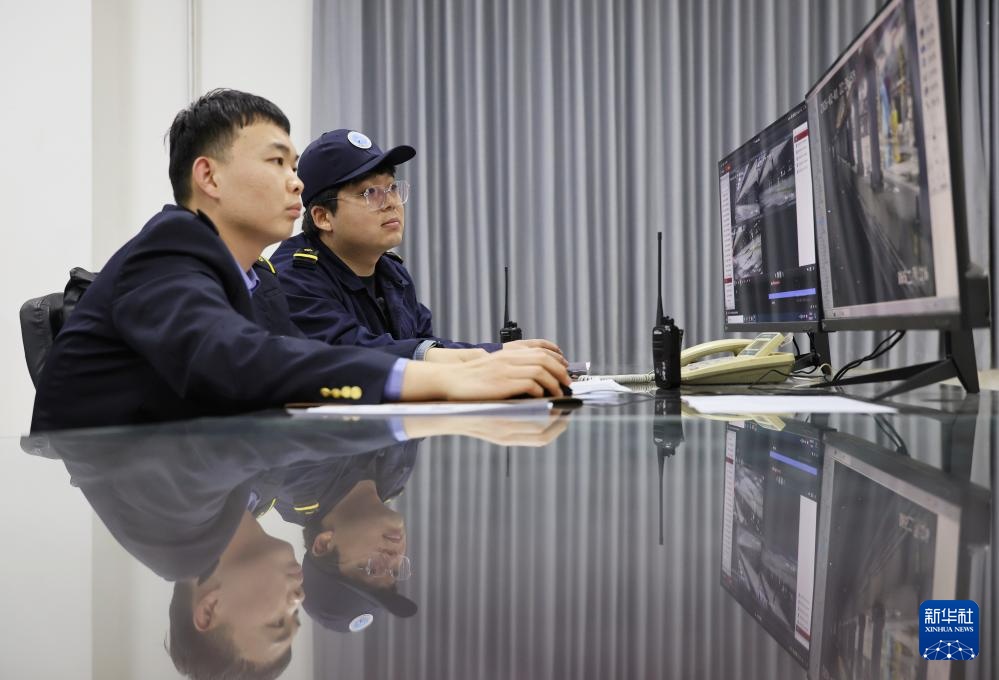 动车“医生”守夜护航春运