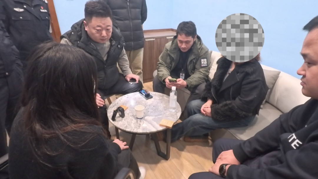 除了1公斤黄金,其他的全是假的! 除了1公斤黄金,其他的全是假的!