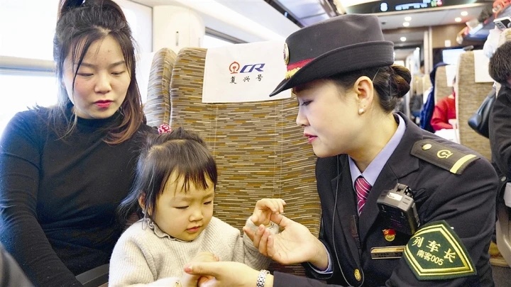 铁轨上的中国:当“朝发夕至”遇上“慢慢回家” 铁轨上的中国:当“朝发夕至”遇上“慢慢回家”