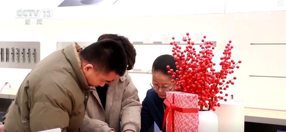 抢抓春节消费契机 “新‘国补’+新场景”带动消费升温激活经济“热”引擎