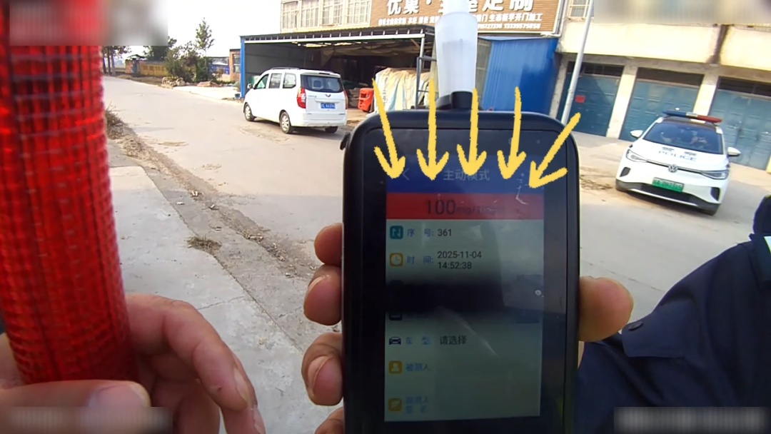 酒驾拖拉机，危险又违法！