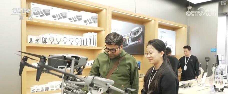 “新年俗”“新年货”圈粉海外游客 “到中国过春节”成为时髦新风尚