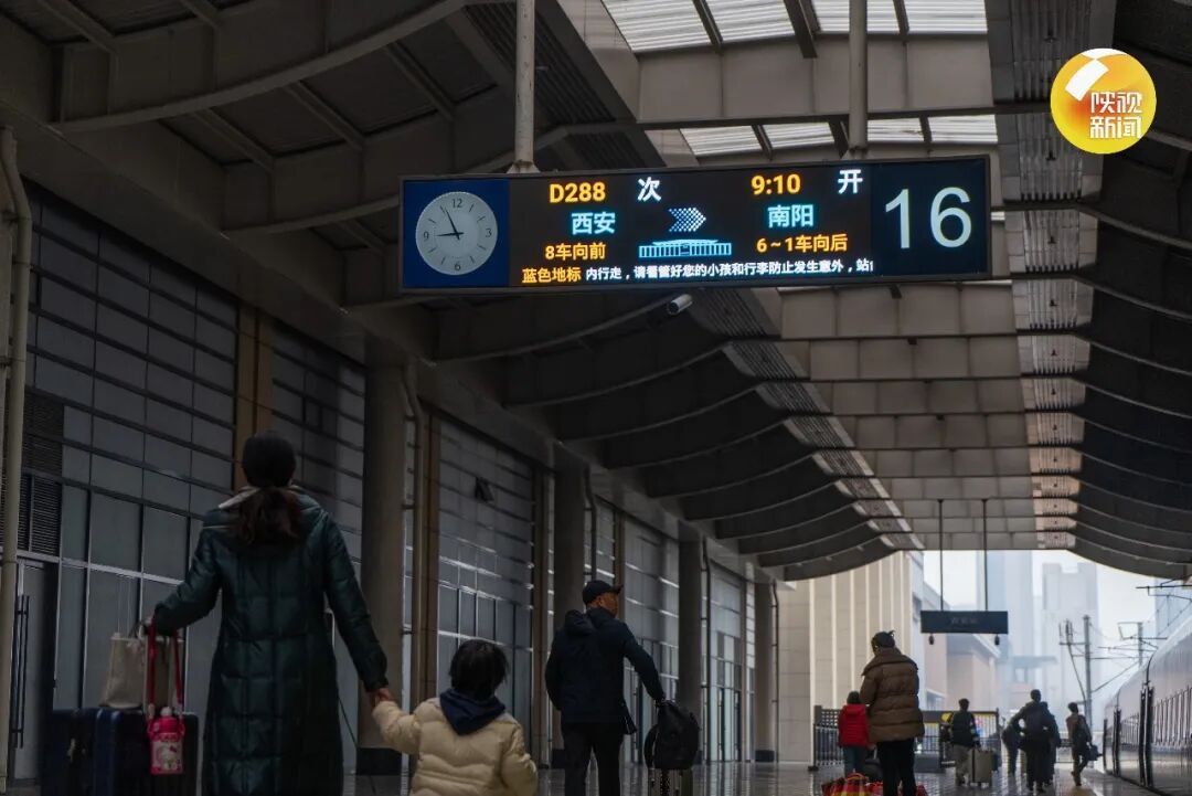 西安出发!首开动车组列车,5小时4分抵达 西安出发!首开动车组列车,5小时4分抵达