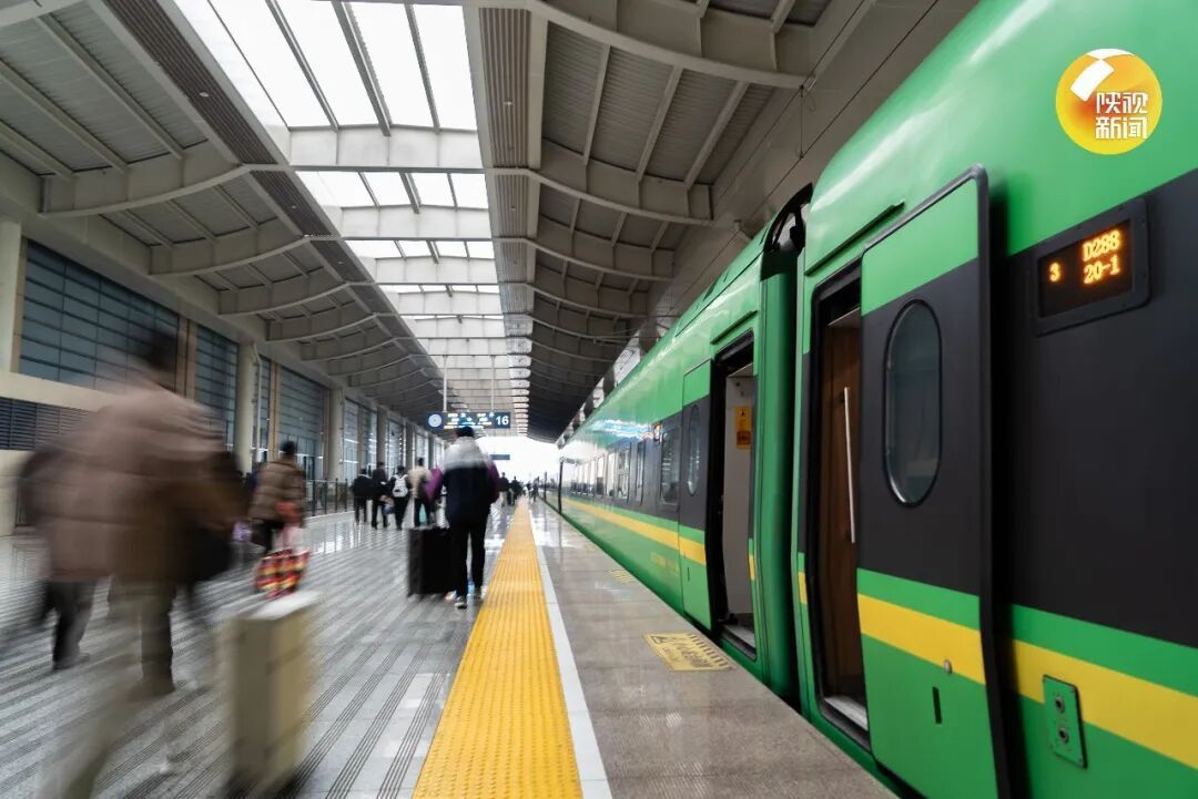 西安出发!首开动车组列车,5小时4分抵达 西安出发!首开动车组列车,5小时4分抵达