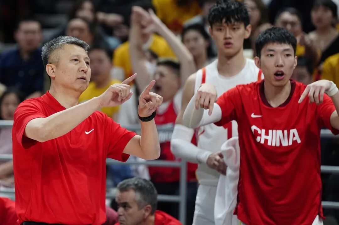 集训20天!中国男篮春节无休 全力备战日本 集训20天!中国男篮春节无休 全力备战日本