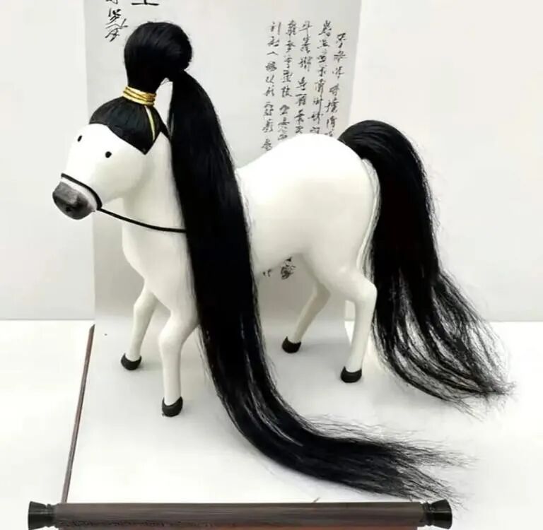 “网友参与养成”的潦草小马火了