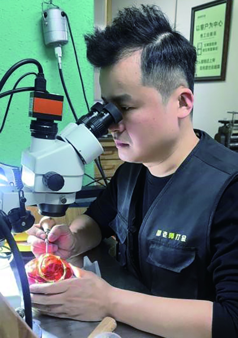 年轻人为何“挤爆”传统打金店？