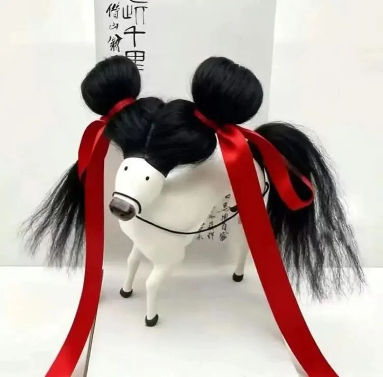 “网友参与养成”的潦草小马火了