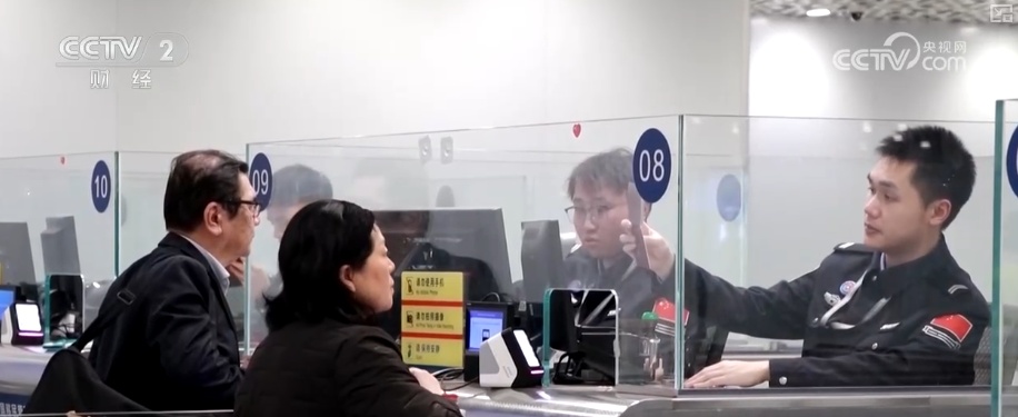 “新年俗”“新年货”圈粉海外游客 “到中国过春节”成为时髦新风尚