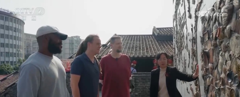 “新年俗”“新年货”圈粉海外游客 “到中国过春节”成为时髦新风尚