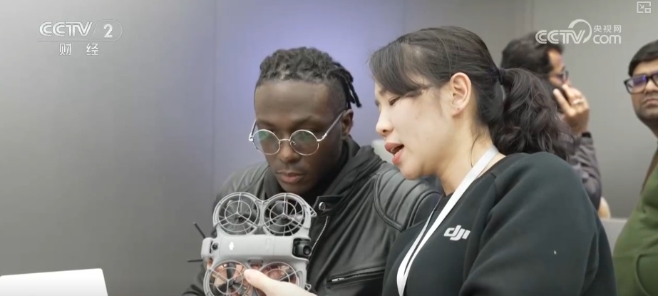 “新年俗”“新年货”圈粉海外游客 “到中国过春节”成为时髦新风尚