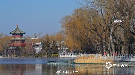 立春：东风解冻 湖水融冰漾新波