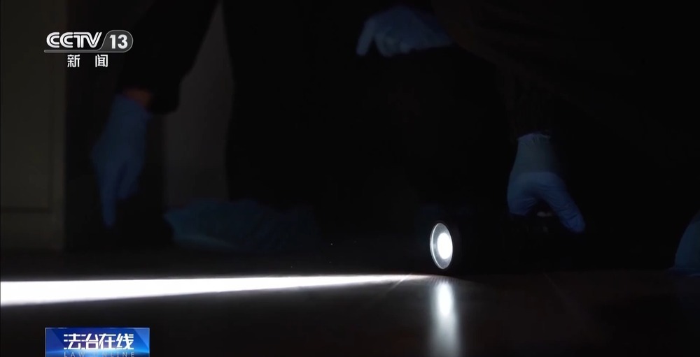 不偷现金只偷黄金 警方通过细微线索抓获首饰窃贼