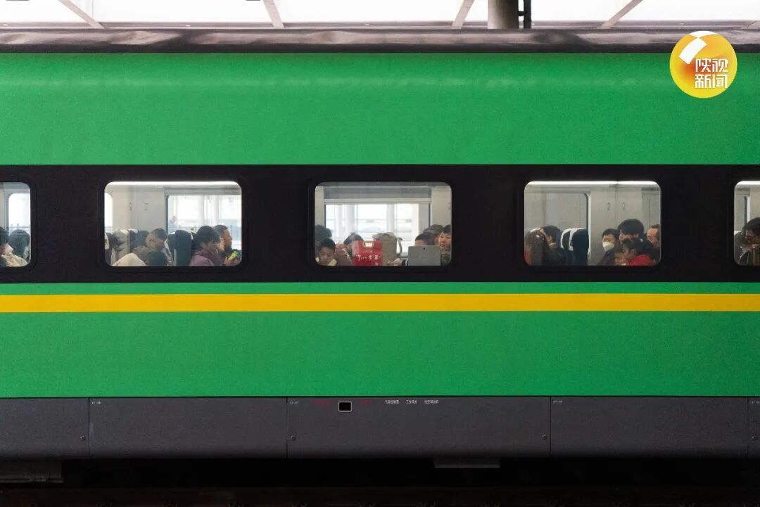 西安出发!首开动车组列车,5小时4分抵达 西安出发!首开动车组列车,5小时4分抵达