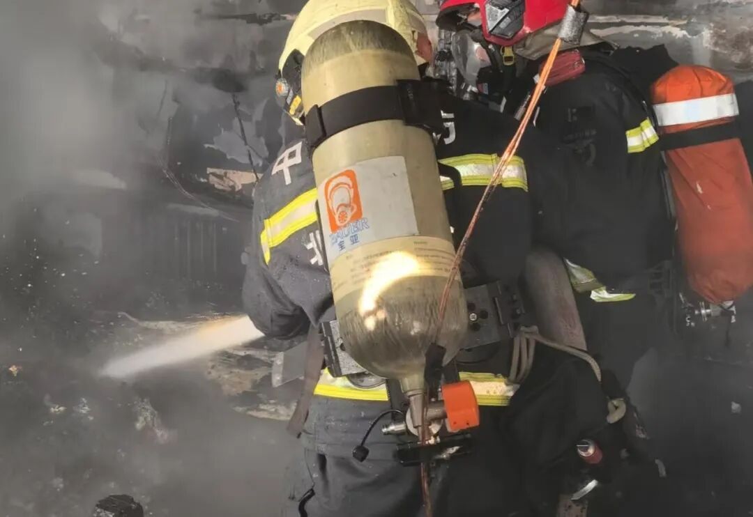 着急外出的他家烧了 大兴消防提示您外出切记“人走断电”