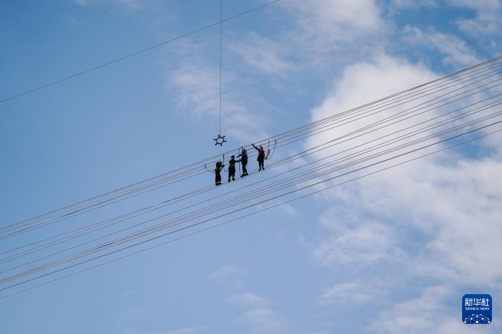 中老500千伏联网工程输电线路全线贯通