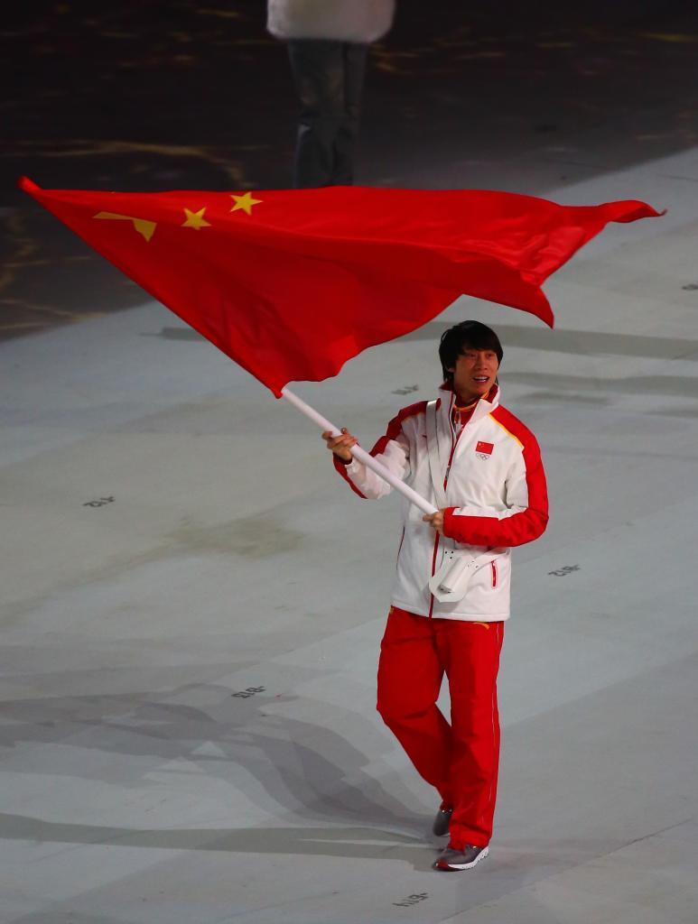 这份冬奥会开幕式旗手名单里，藏着中国冰雪来时路