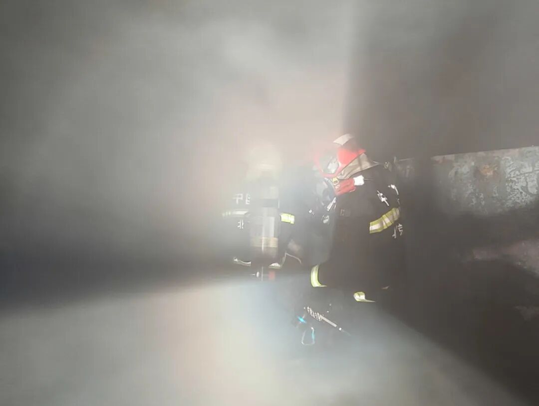 着急外出的他家烧了 大兴消防提示您外出切记“人走断电”