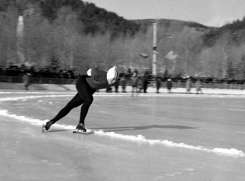 这份冬奥会开幕式旗手名单里，藏着中国冰雪来时路