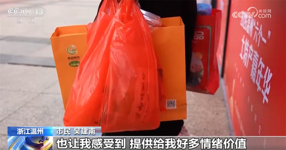 年货市集热闹开启汇聚“特产+好物” 市民“买买买”在烟火气中感受特色年俗 年货市集热闹开启汇聚“特产+好物” 市民“买买买”在烟火气中感受特色年俗