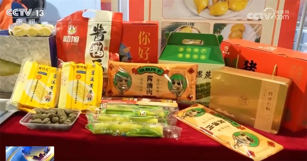 年货市集热闹开启汇聚“特产+好物” 市民“买买买”在烟火气中感受特色年俗 年货市集热闹开启汇聚“特产+好物” 市民“买买买”在烟火气中感受特色年俗