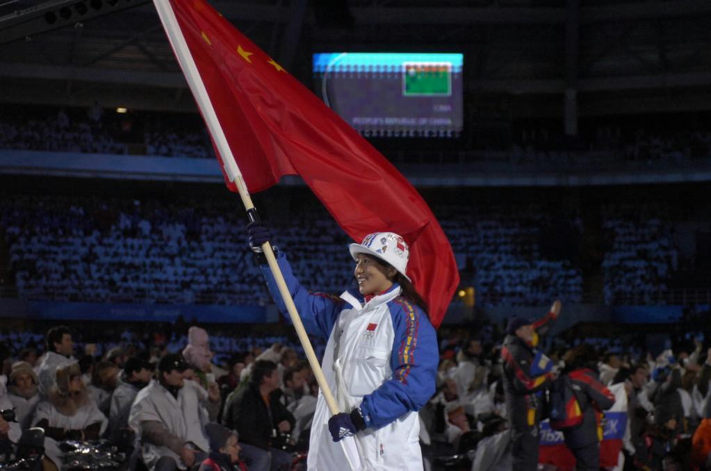 这份冬奥会开幕式旗手名单里，藏着中国冰雪来时路