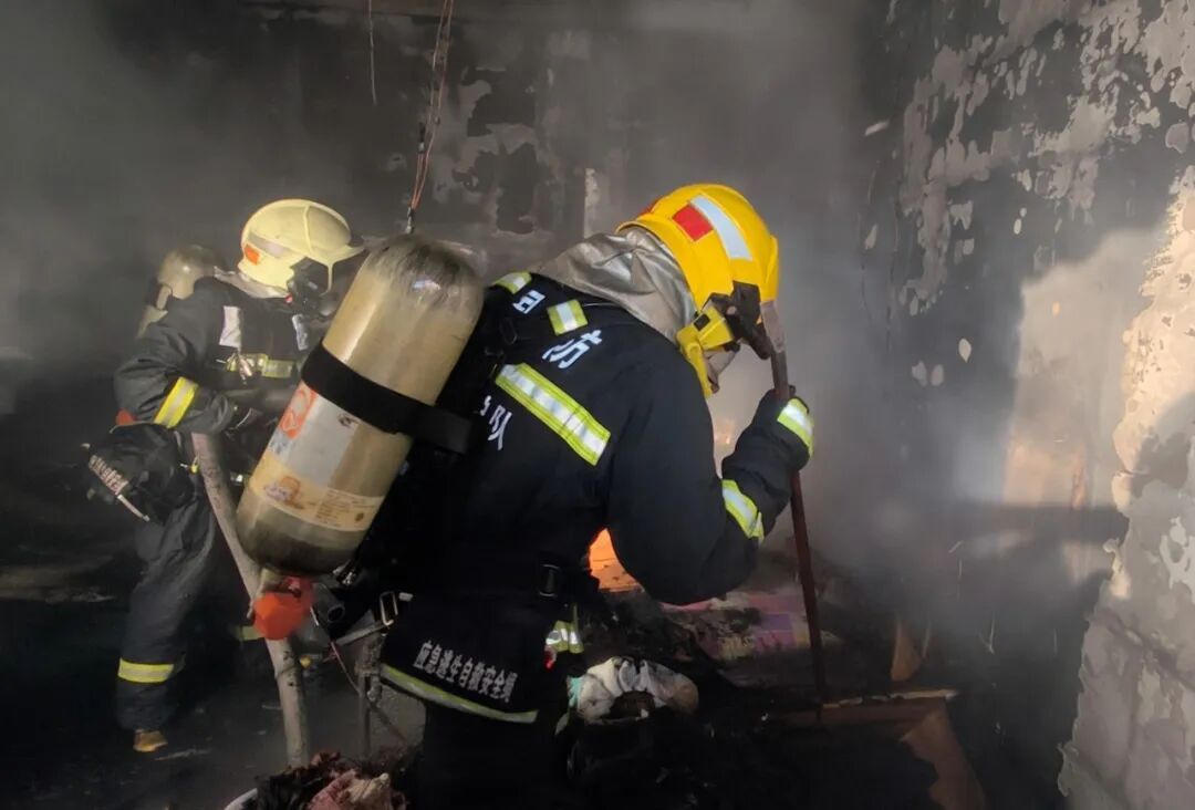 着急外出的他家烧了 大兴消防提示您外出切记“人走断电”