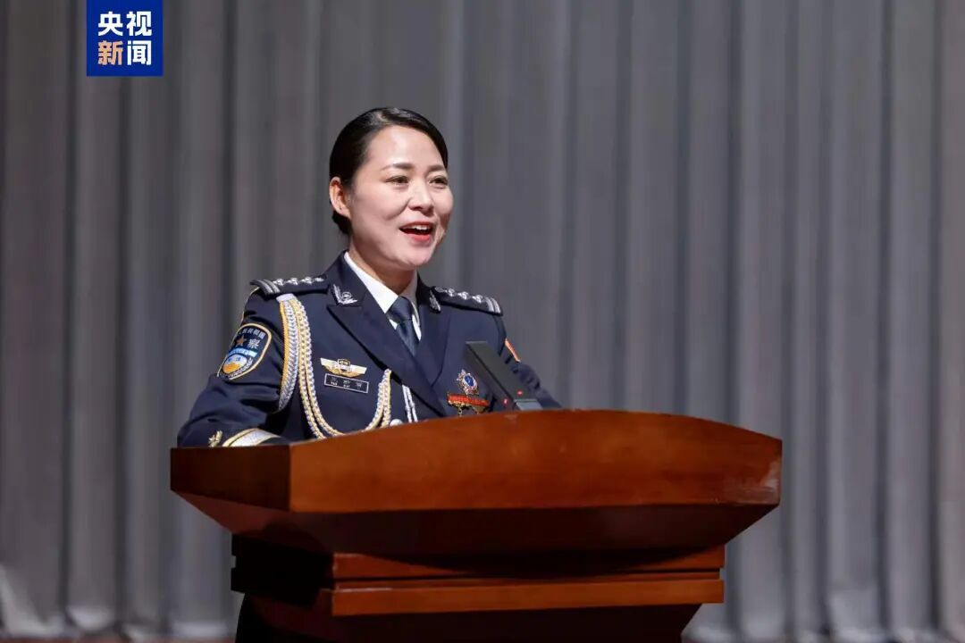 徒手夺刀制止行凶的女警，获表彰！医生：她面部缝合30余针，伤疤已无法恢复如初